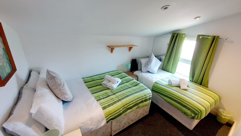 Victoria Heights - Beautiful 3-bed in Gillingham K view 3