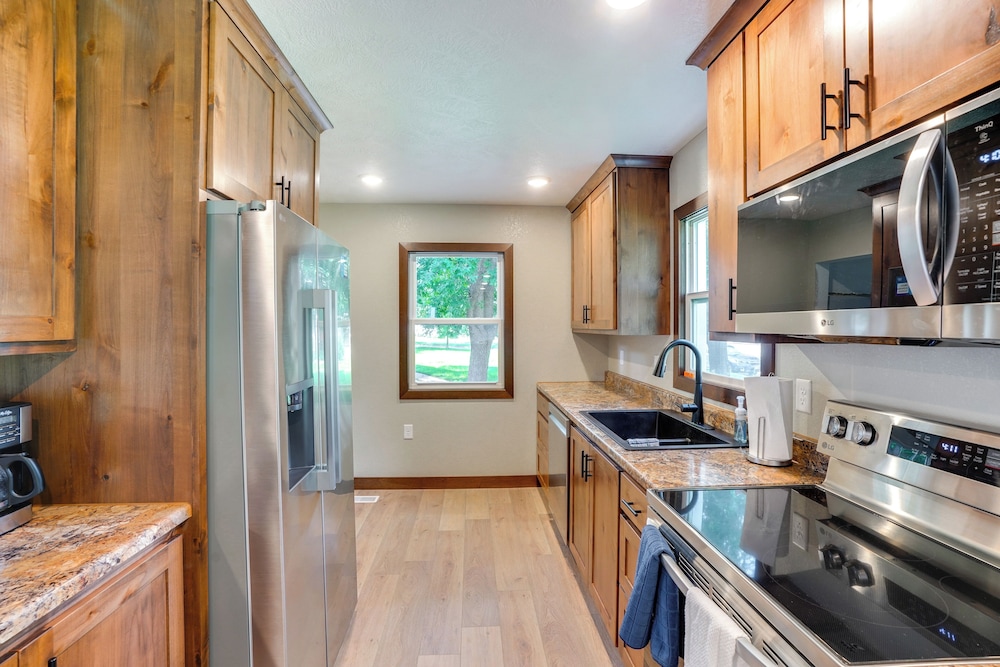 Sioux Falls Home Near Downtown: 2 Living Areas!