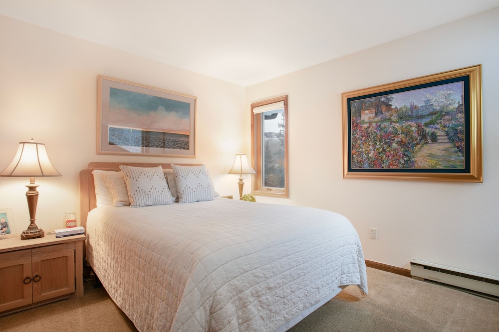 I1 Gore Creek Meadows 4 Bedroom Townhouse