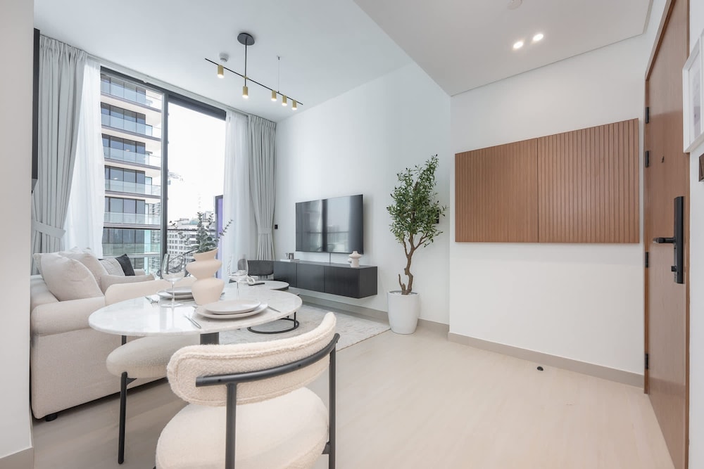 Gorgeous 1 Bedroom in Binghatti House and Sleeps 4