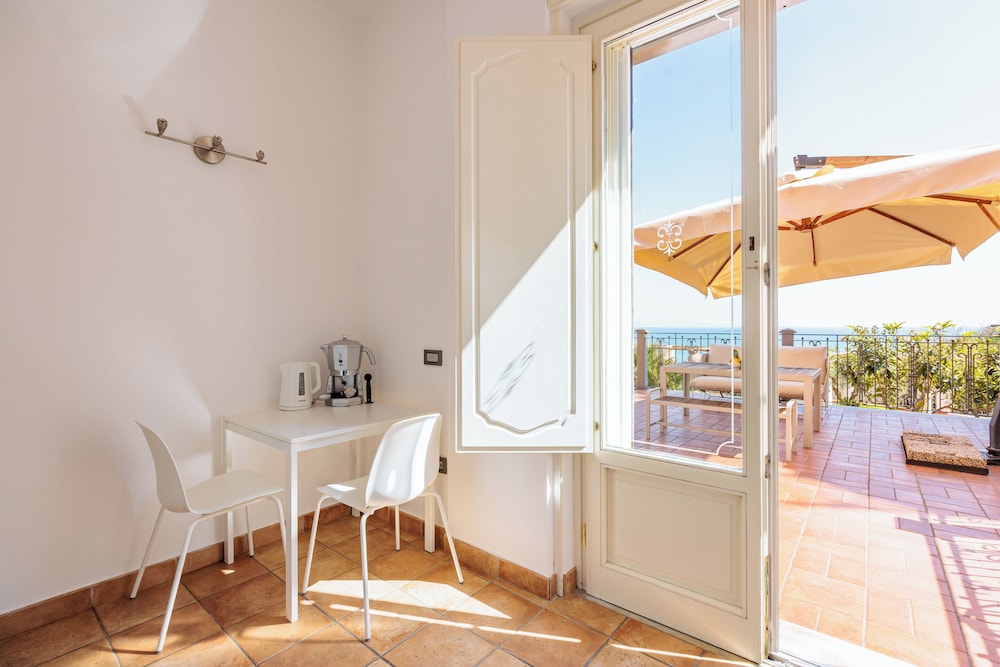 Terrazza Aphrodite by Napoliapartments