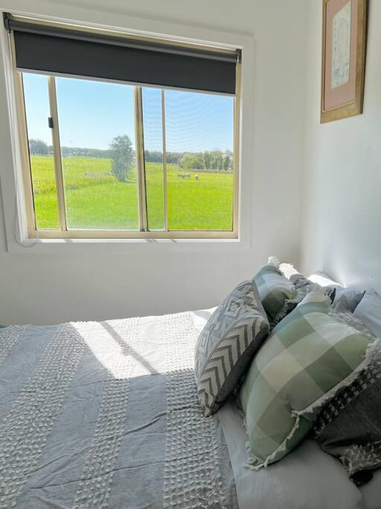 Blue Wren Barn Huge Spa - Country Escape