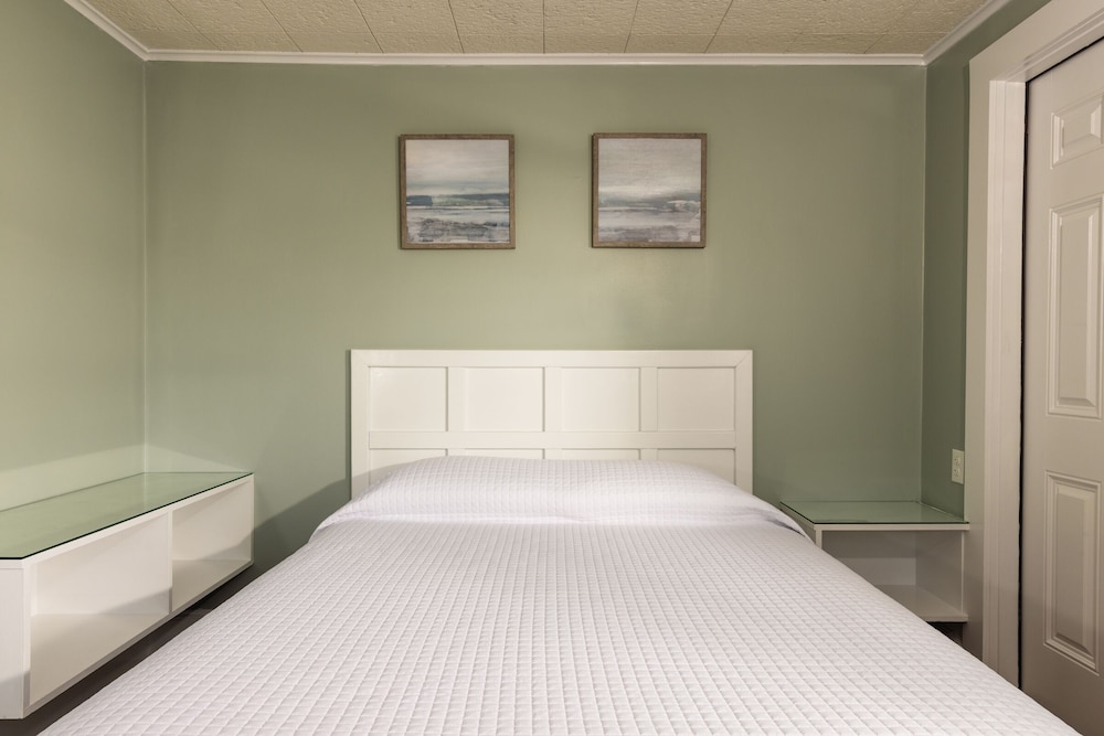 Eagle House Motel