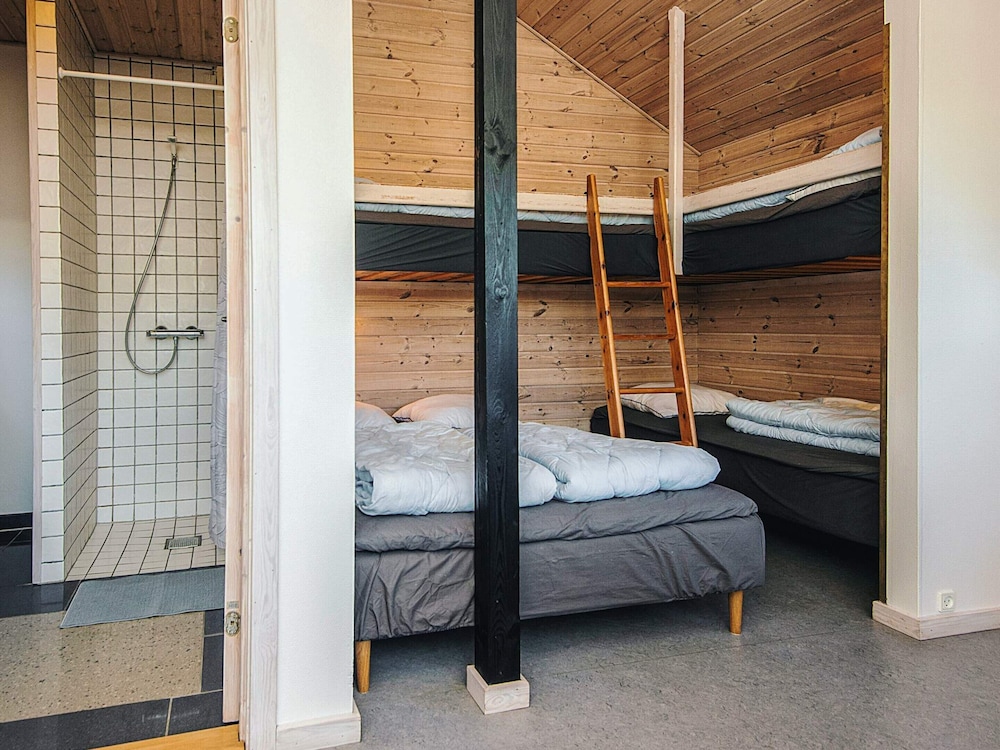 5 Person Relaxing Holiday Park Home in Ronde