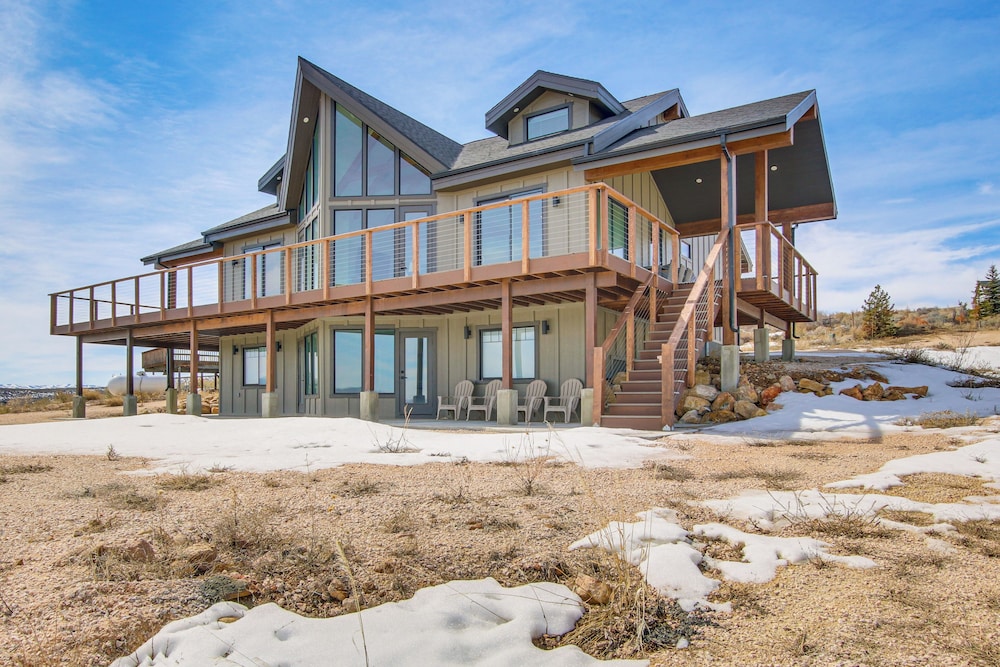 5 Mi to Bear Lake State Park: Home w/ Deck