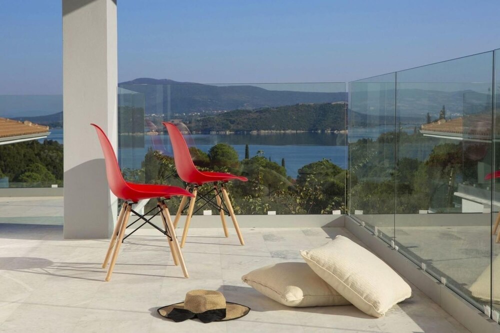Villas Harriet - With Sea View and Near the sea view 5
