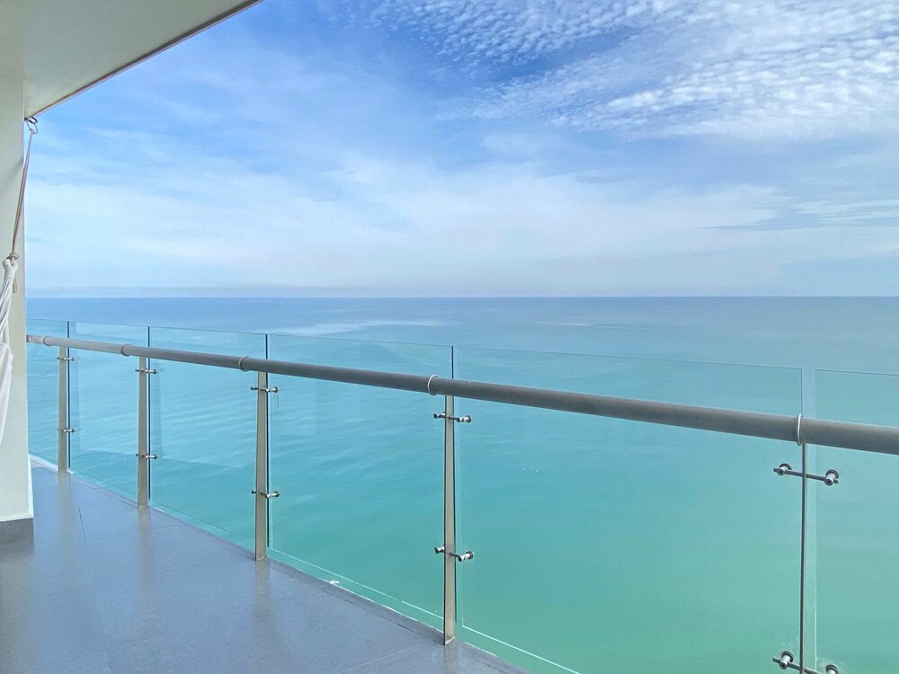 w Amazing 3BR w Ocean View in Marbella