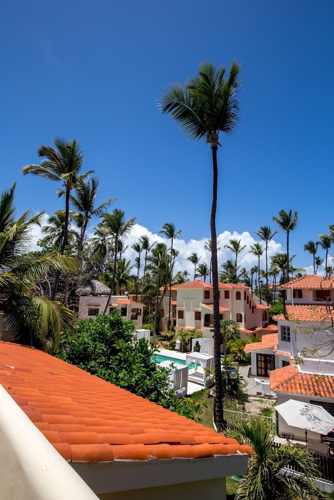 Los Corales Beach Village