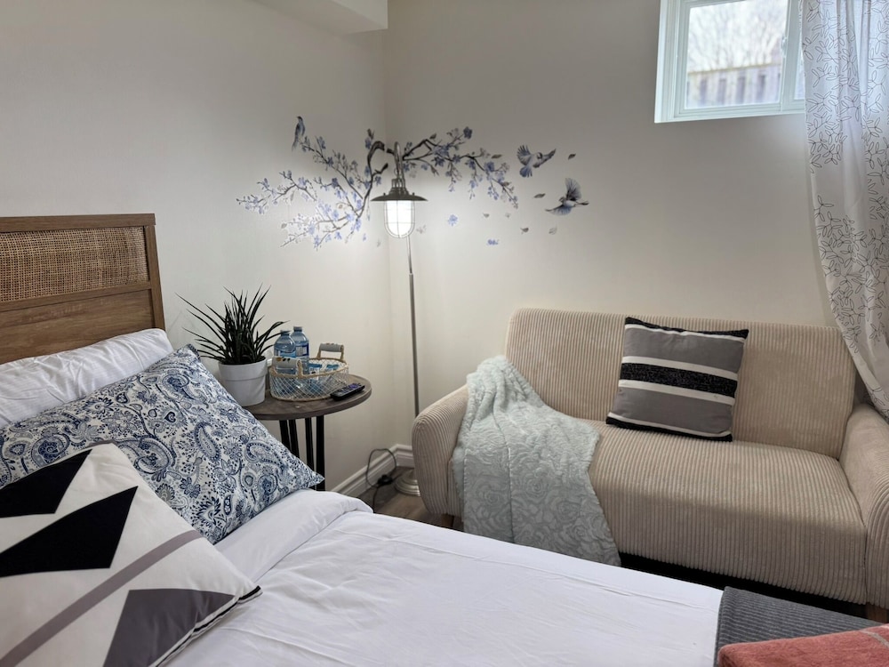Sunrise BnB with Free Parking