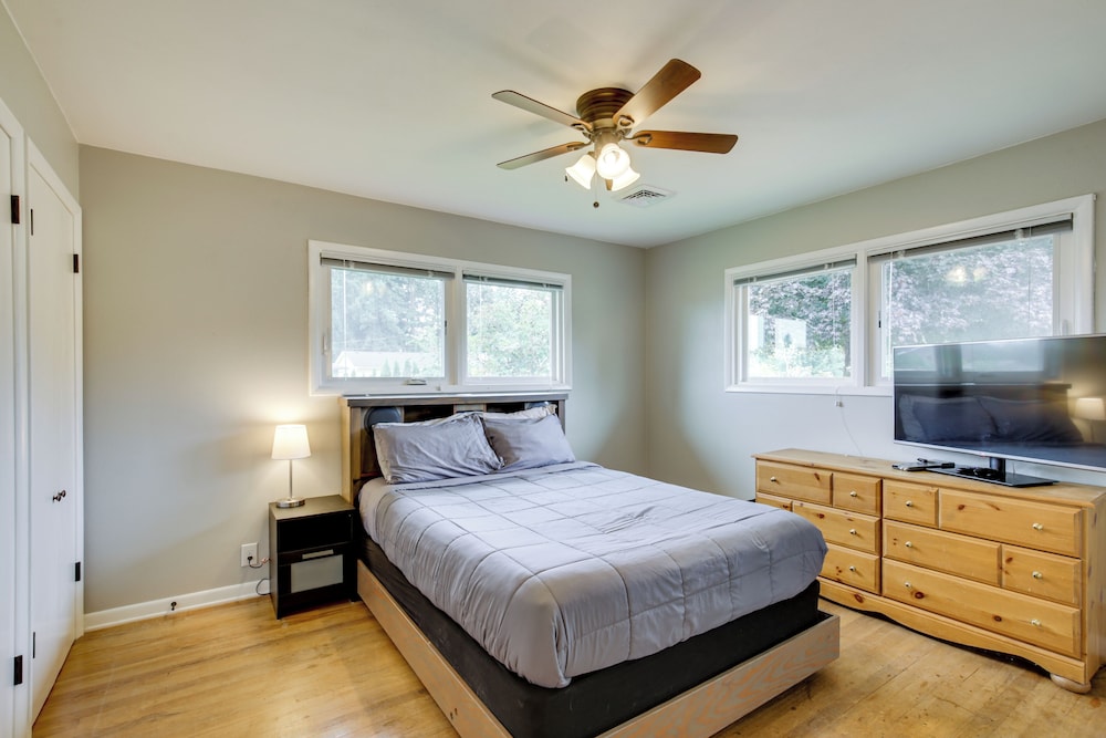 Willamette Valley Family Home w/ Fenced Yard