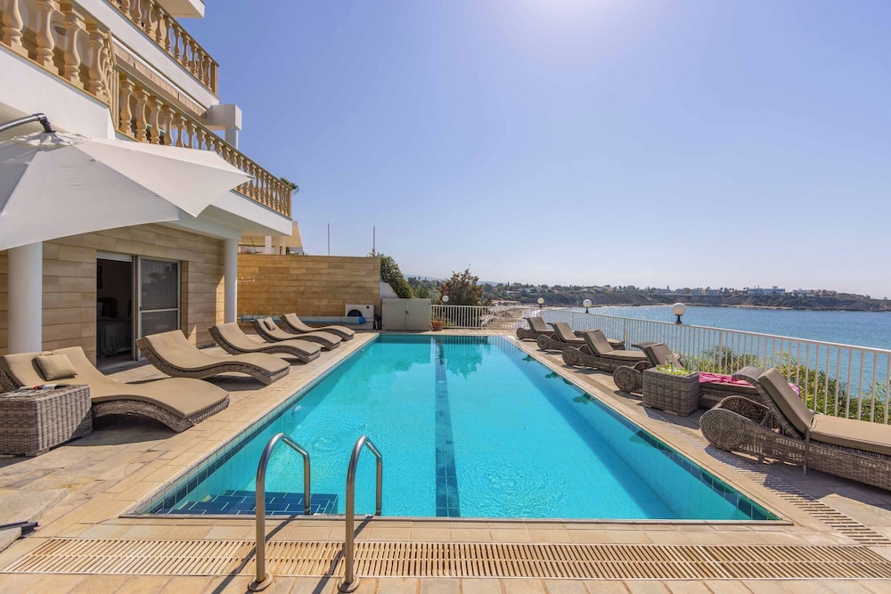 Katina Beach Villa