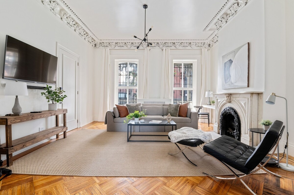 Adelphi I 3BR Ft Greene w Backyard Patio Porch