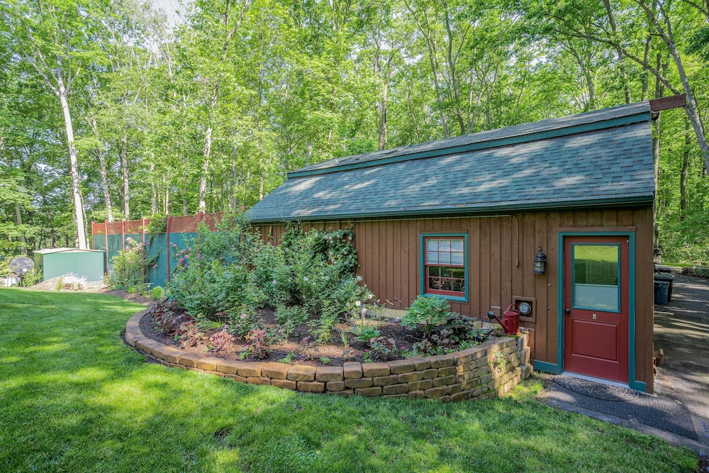 Guilford Carriage House at Granite Lodge! view 4