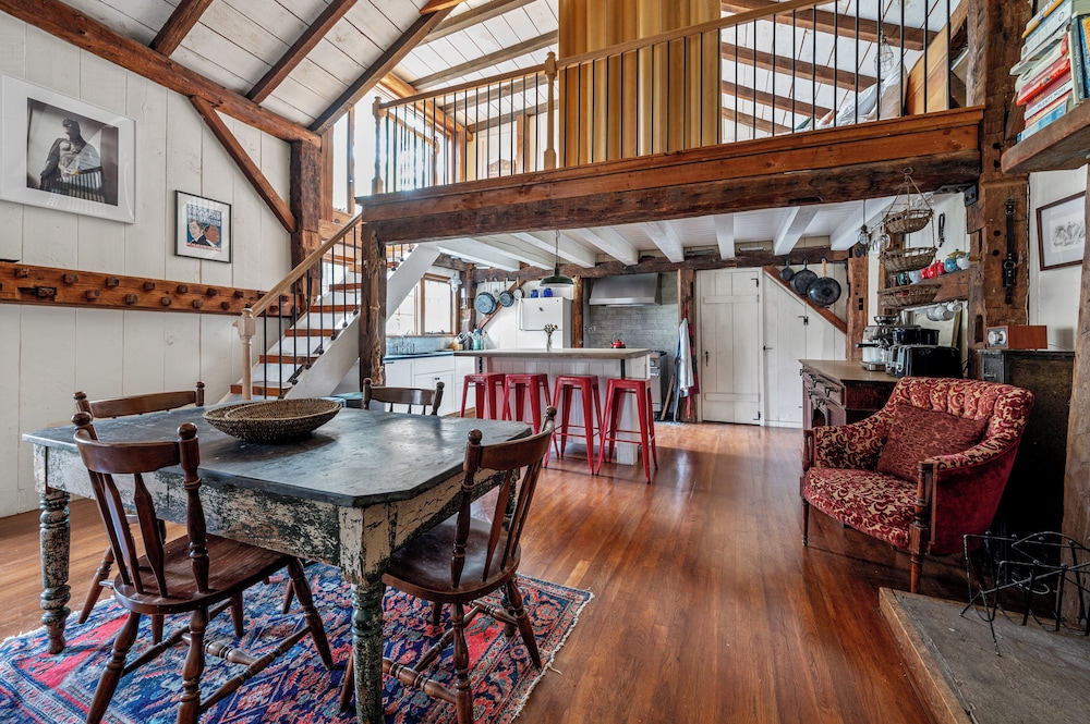 Renovated Grand Woodstock Barn