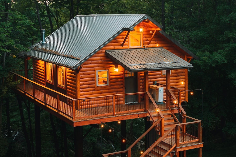 Cricket Hill Treehouse Cabins