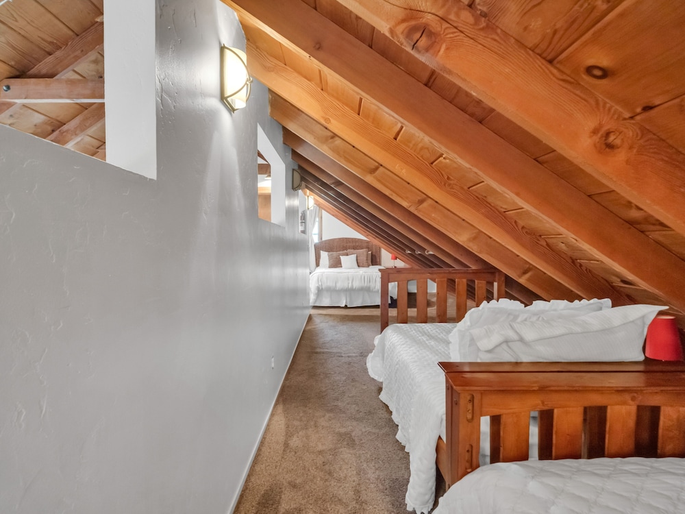851h Tahoe Classic Cabin Near The Beach 2 Bedroom Cabin