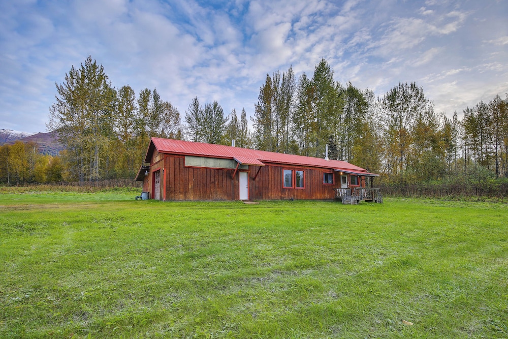 Creekside Cabin < 2 Mi to Hike, Bike & Ski! view 3