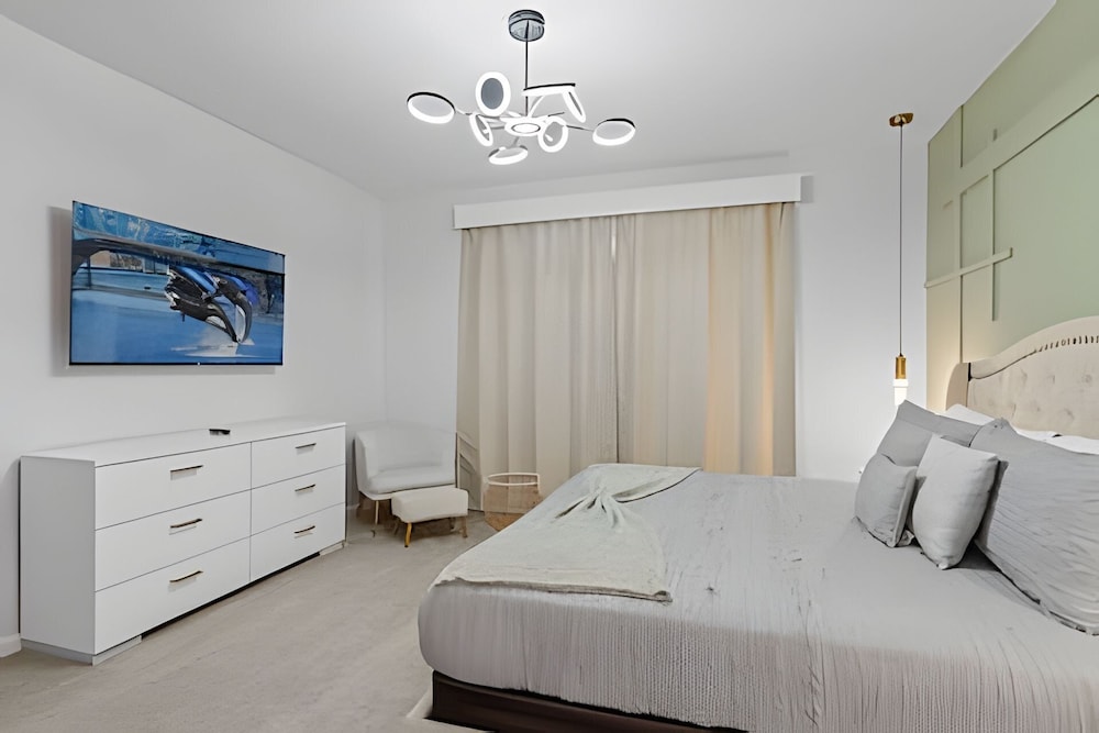 Luxurious 9BR Paradiso Pool, Cinema & Game Room