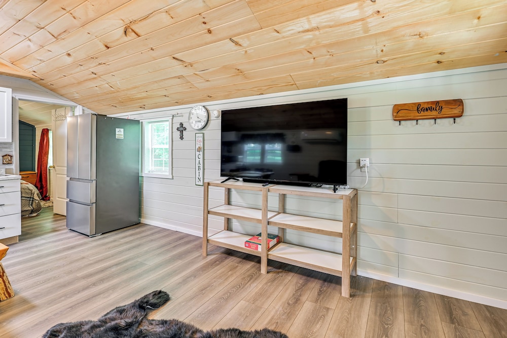 14 Mi to Kentucky Horse Park: Creekside Cabin