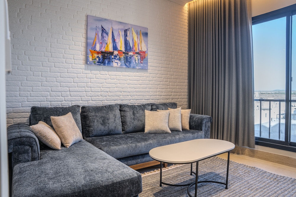 Luxury & Sophisticated Two BR Apt in Almadinah