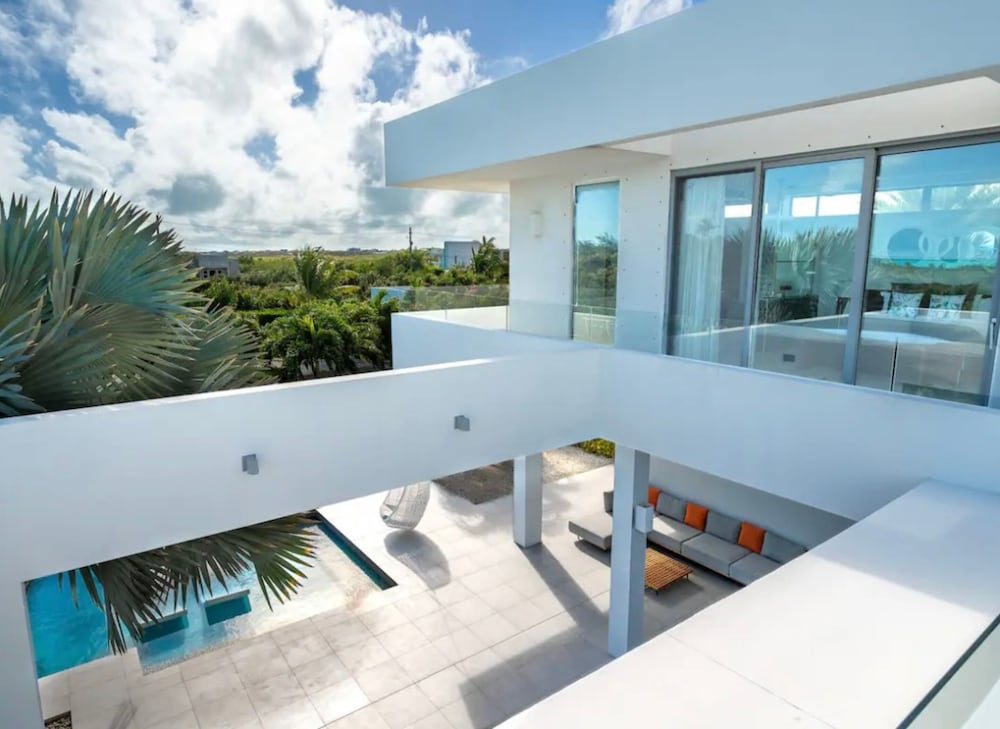 Entire Villa in Long Bay Beach view 3