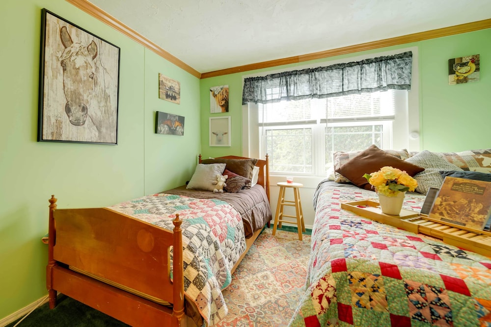 Pet-friendly Smoky Mountain Getaway w/ Fire Pit! view 4