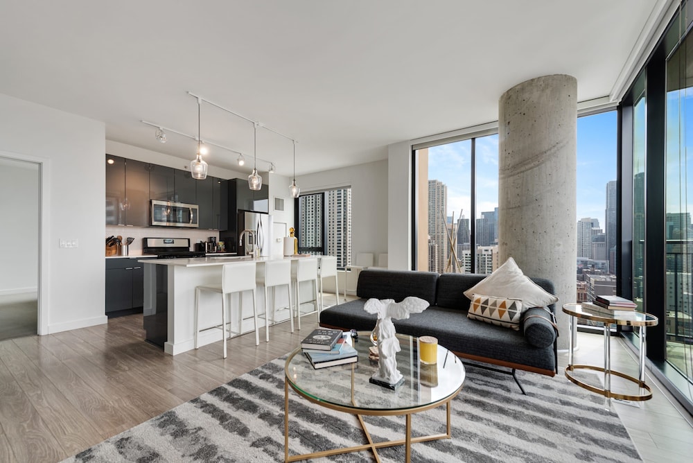 Mag Mile Retreat Stunning Views High-end 2BR