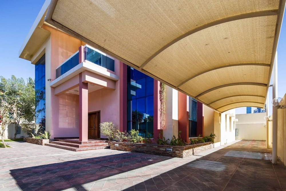 Spectacular Al Wasl Villa - With Private Pool