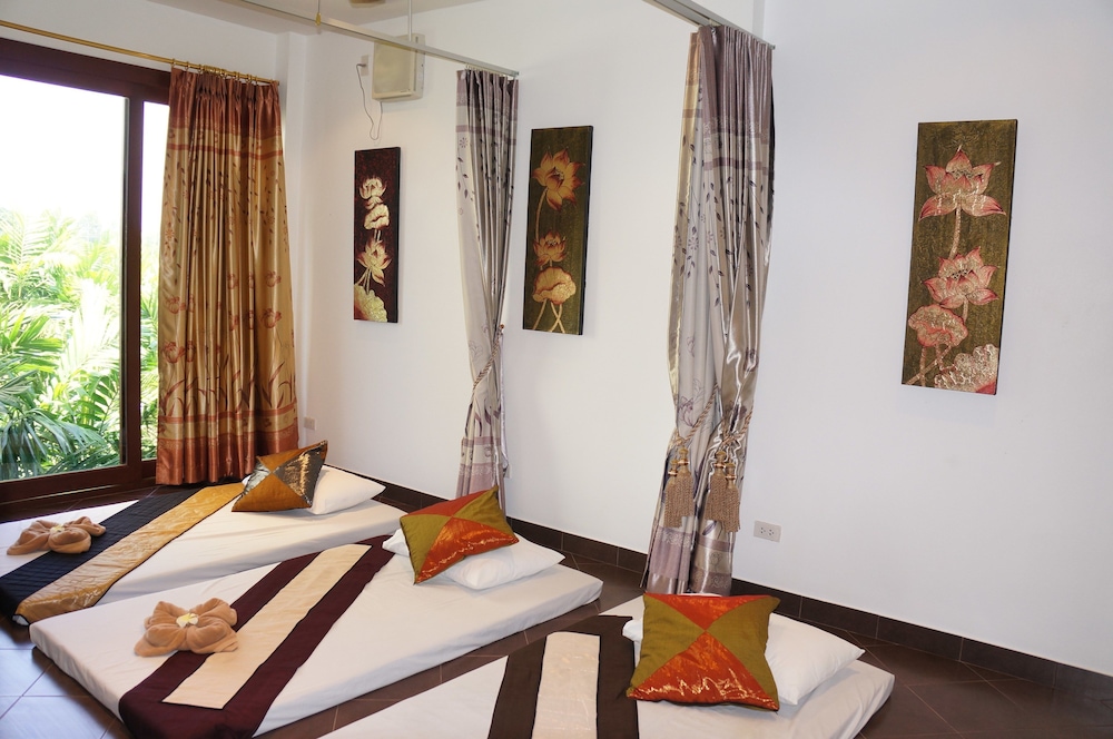 VIP Chain Resort Pool Villa