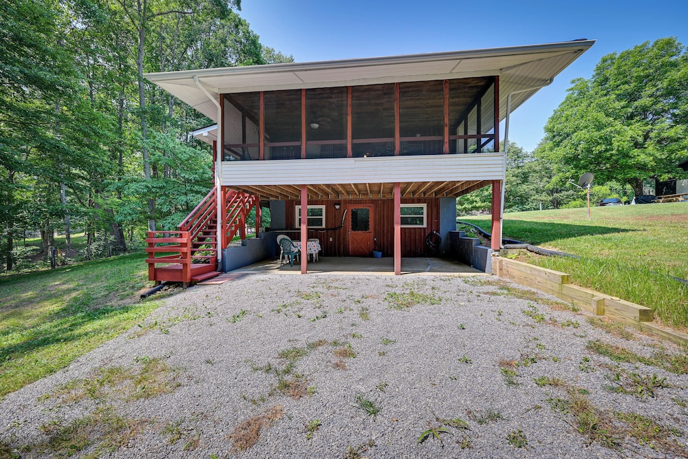 Rustic Russell Springs Home Near Marina & Lake! view 5