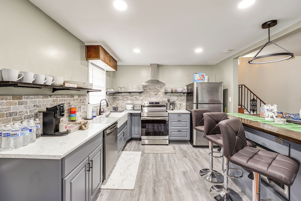 Fireplaces, Fire Pit & Family Fun: Alexandria Home