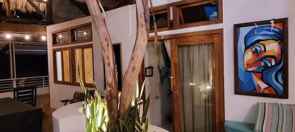 Casa Sirena Surf Lodge