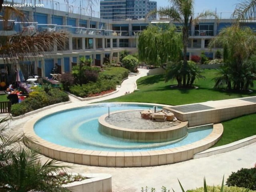 Michelle Suites