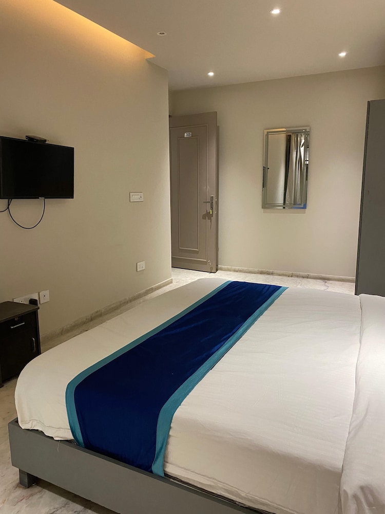 Raahgir Suites