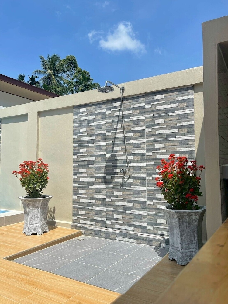 Le poulet poolvilla khanom