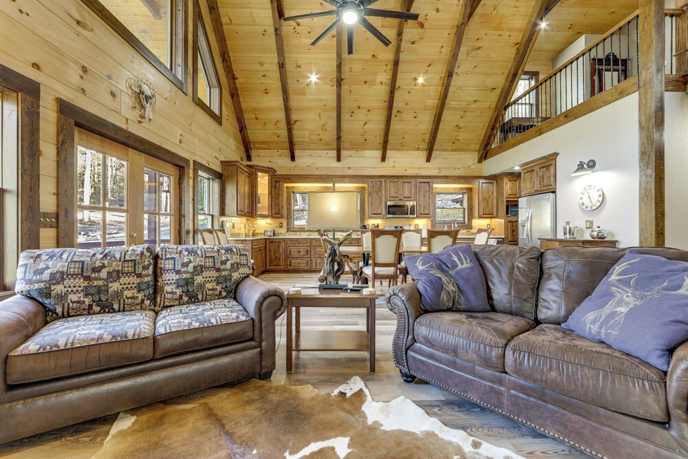 Riverfront Cabin w/ Mtn Views in Robbinsville