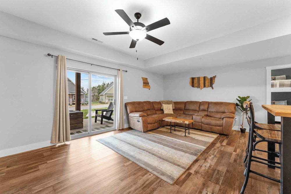Green Wood Getaway for 18