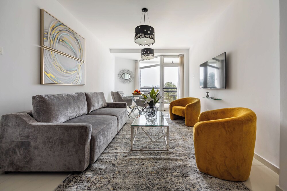 Marathon Beach Apartment With Shared Pool