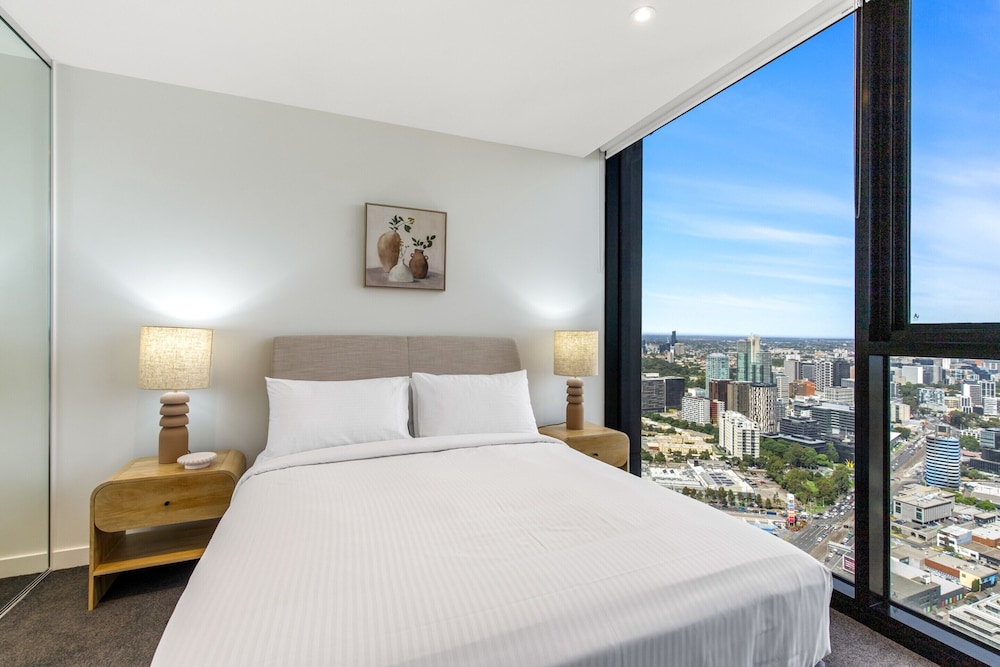 Modern 1-bed in Hip Southbank With Pool & Gym