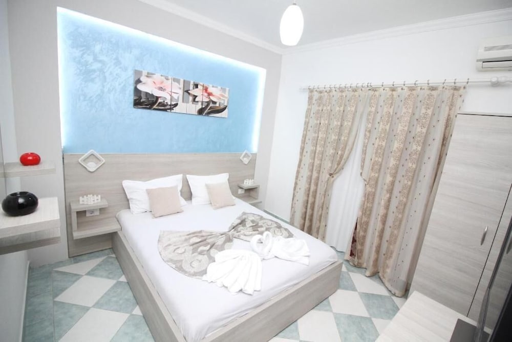 Apartments Cota
