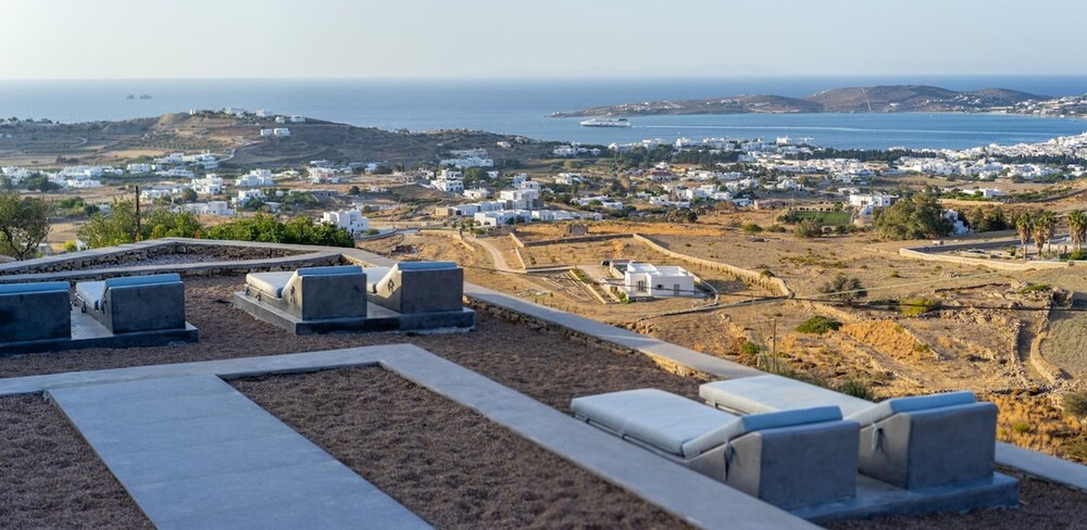 Luxury Villa Delphinus - Allparos Villas