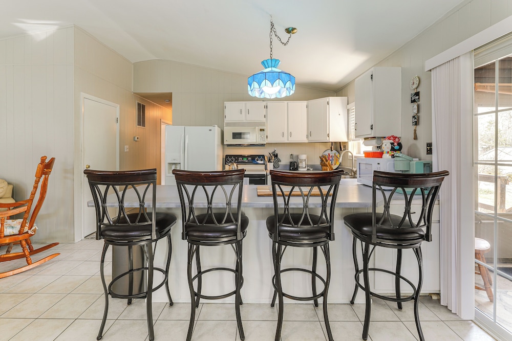 Spacious Family Home: 9 Mi to Ocean City Boardwalk