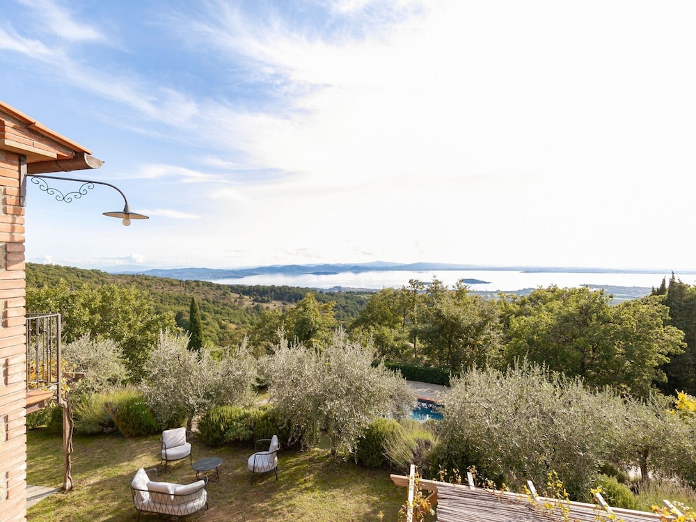 Villa in Lisciano Niccone With Pool & Nature photo 2
