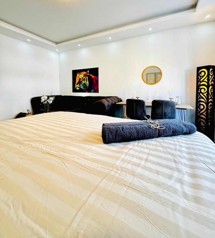 Luxury 7 Bedroom Apartment Sleeps 16