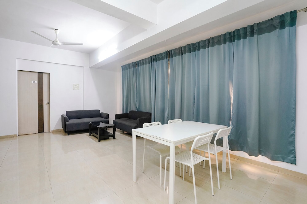 Fabhotel Wellax 24 Service Apartments