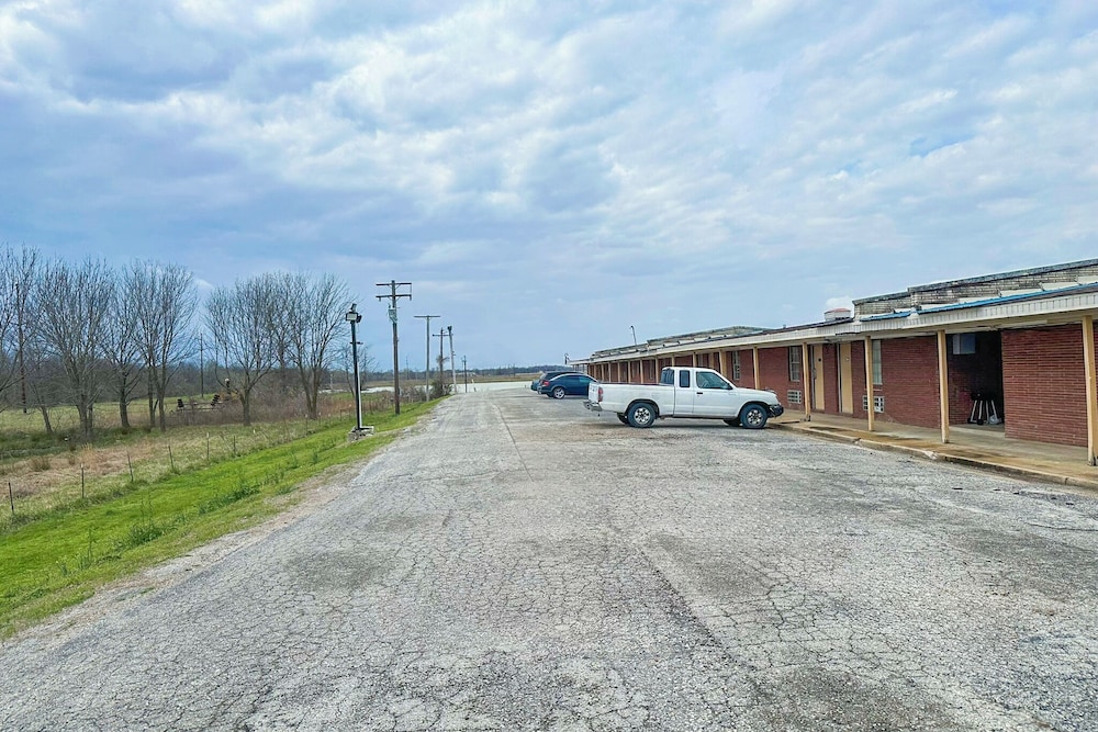Shamrock Kings Inn By Oyo Marked Tree I-555