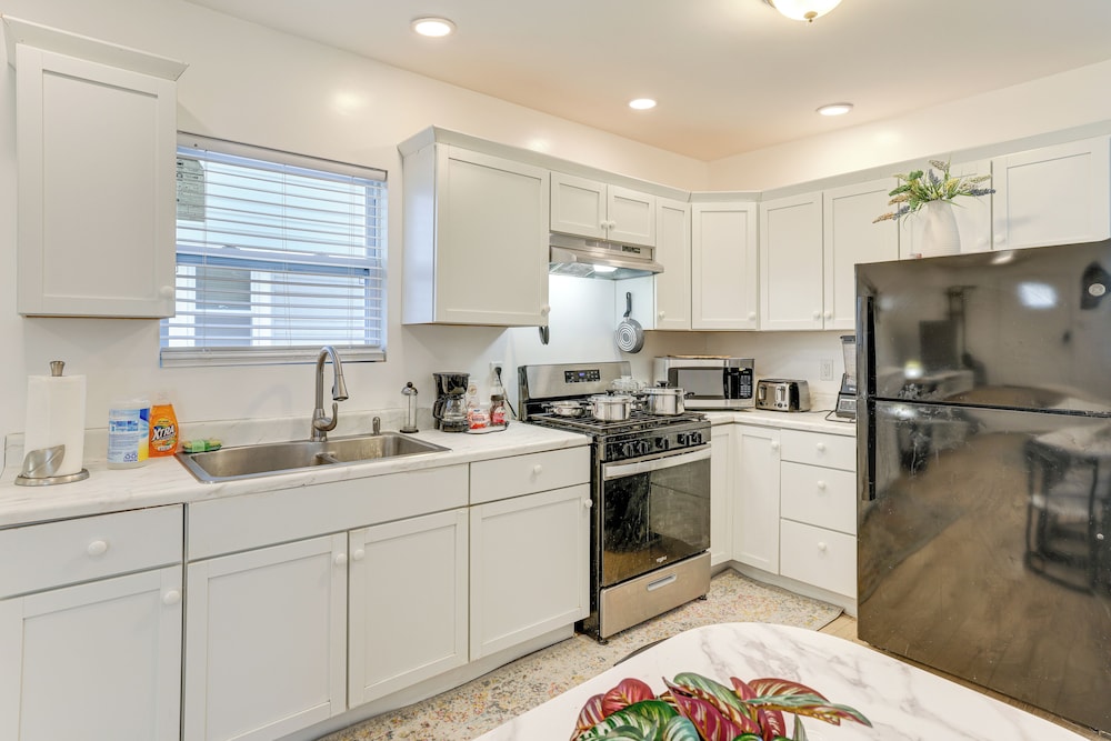 2 Mi to State Park: Updated Niagara Falls Home