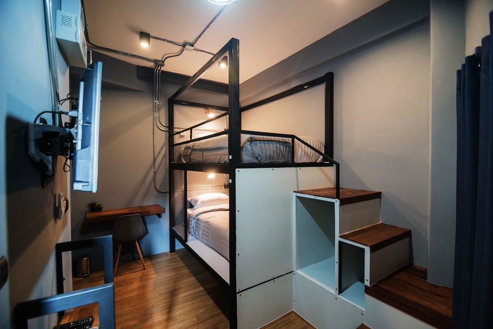 Chernchan Hostel