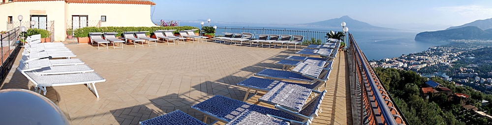 Hotel La Vue D'Or - Image 1