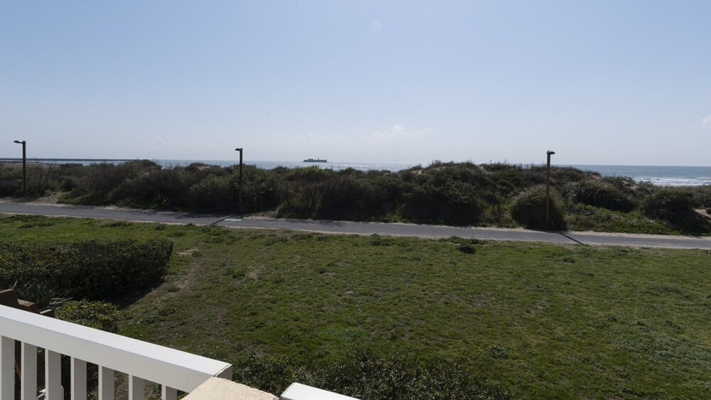 A Bright Beachside Escap